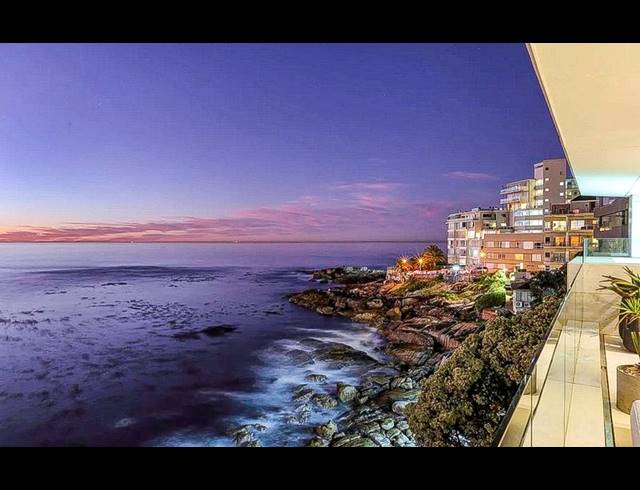 5 BEDROOM APARTMENT FOR SALE IN BANTRY BAY